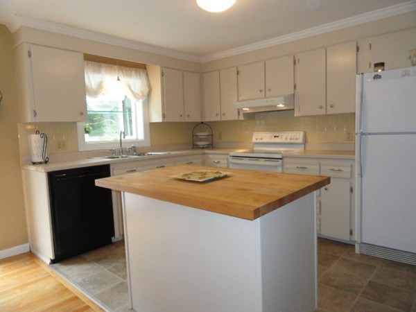 113 Fiske Hill Road Sturbridge, MA 01566 - Photo 8 of 26 Gallery Image 8
