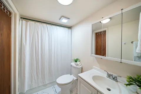 $194,000 | 826 East Old Willow Road, Unit 103, Prospect Heights, IL 60070