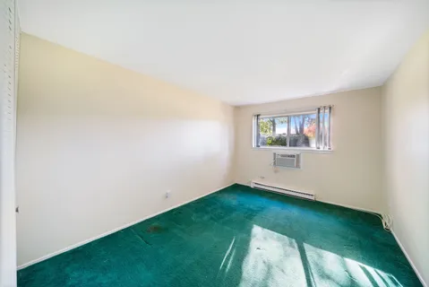 $194,000 | 826 East Old Willow Road, Unit 103, Prospect Heights, IL 60070