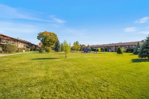 $194,000 | 826 East Old Willow Road, Unit 103, Prospect Heights, IL 60070