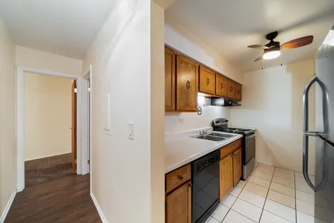 $194,000 | 826 East Old Willow Road, Unit 103, Prospect Heights, IL 60070