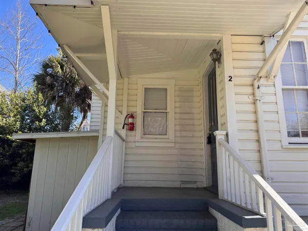 $975 | 911 North Spring Street, Unit 2, Pensacola, FL 32501