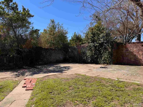 $975 | 911 North Spring Street, Unit 2, Pensacola, FL 32501