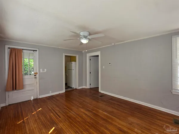 $975 | 911 North Spring Street, Unit 2, Pensacola, FL 32501