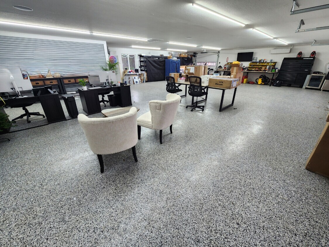 102 County Road 180 Leander, TX 78641 - Photo 11 of 25 A spacious, well-lit multi-purpose area offers adaptable workspace and durable flooring.