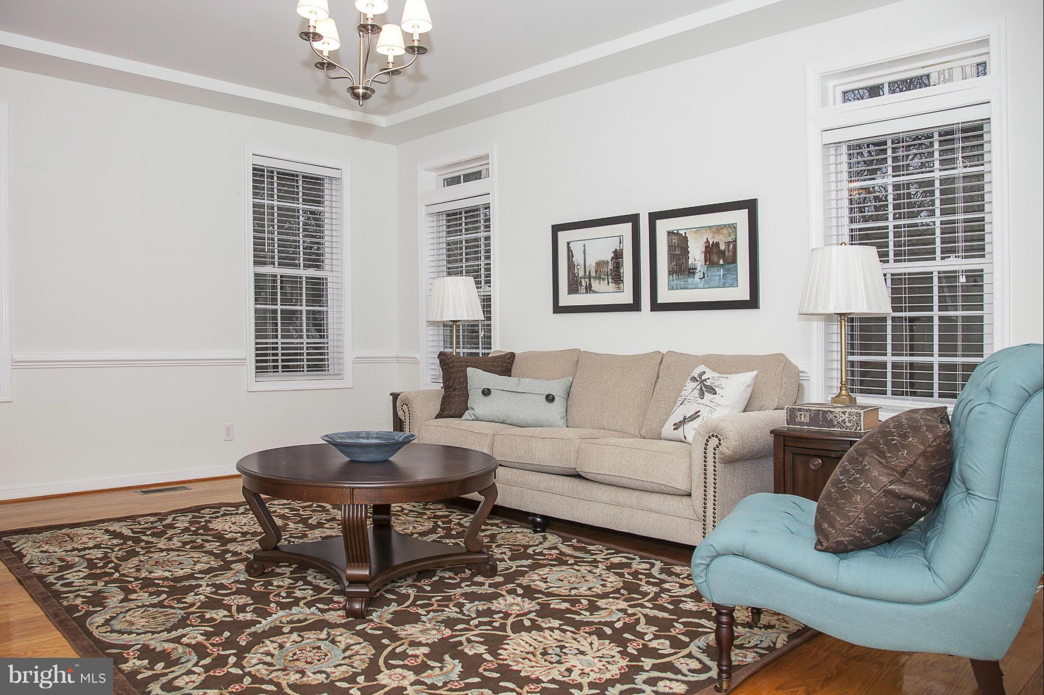8400 Rainbow Road Vienna, VA 22182 - Photo 6 of 30 Living Room