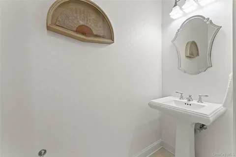 $999,000 | 1 Christie Place, Unit 406W, Scarsdale, NY 10583