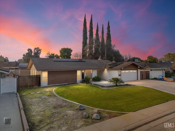 a view of a house with outdoor space