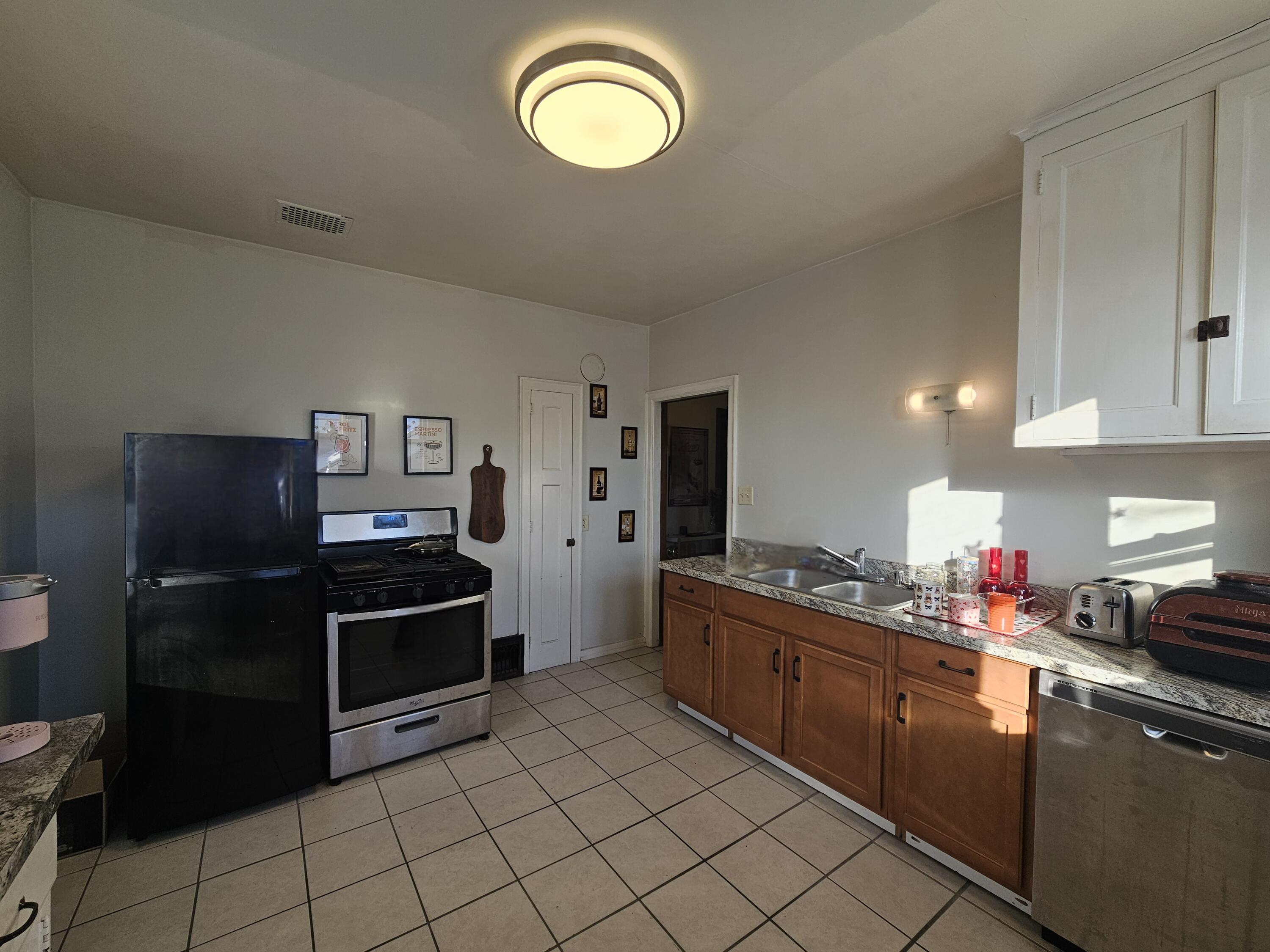 1835 North 55th Street Milwaukee, WI 53208 - Photo 19 of 23 Upper