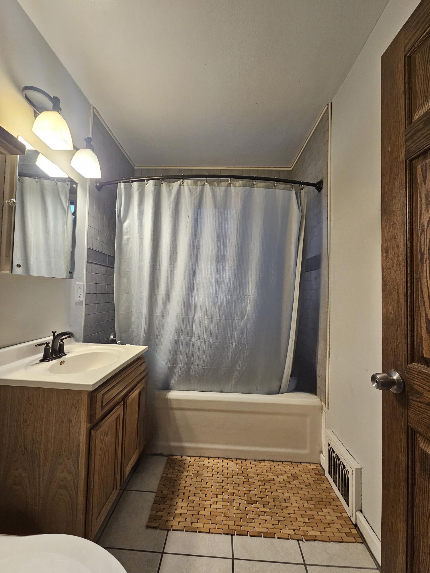 1835 North 55th Street Milwaukee, WI 53208 - Photo 22 of 23 Upper Bath