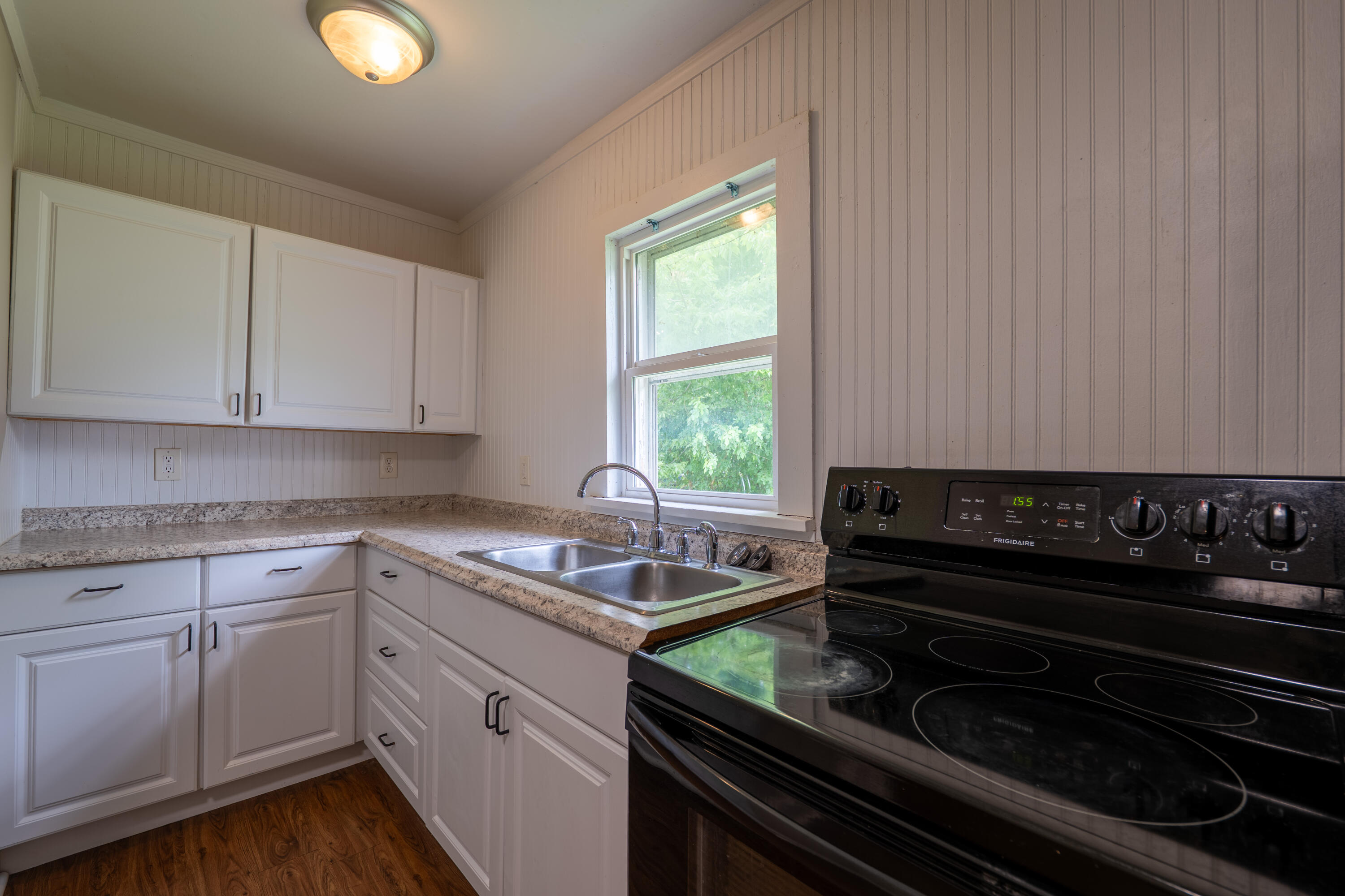 829 West Pershing Street Springfield, MO 65806 - Photo 10 of 39 829 W Pershing-2