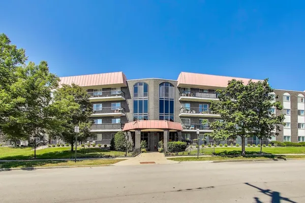 $285,000 | 4840 Foster Street, Unit 103, Skokie, IL 60077