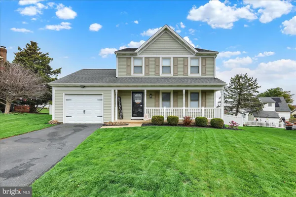 $409,900 | 307 Cottonwood Lane, New Holland, PA 17557