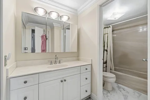 $249,900 | 117 Yacht Club Way, Unit 206, Hypoluxo, FL 33462