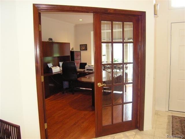 1902 Westridge Drive Rochester, MI 48306 - Photo 5 of 19 library
