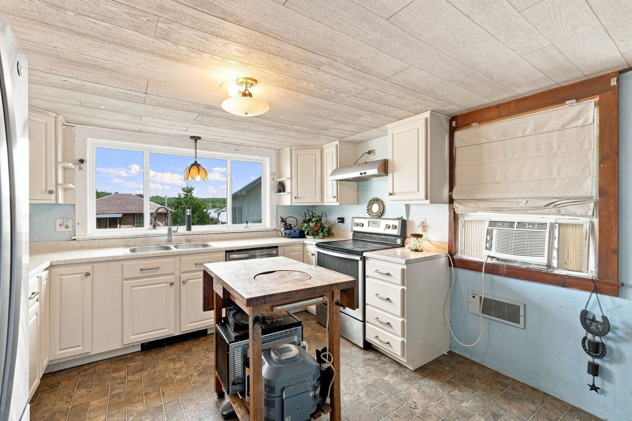 80 Lakeview Road Shutesbury, MA 01072 - Photo 4 of 42 Gallery Image 4