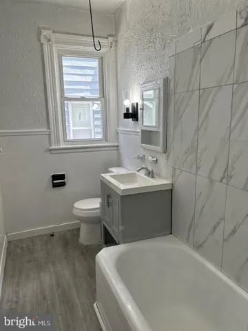 $1,700 | 933 Edgewood Avenue, Trenton, NJ 08618