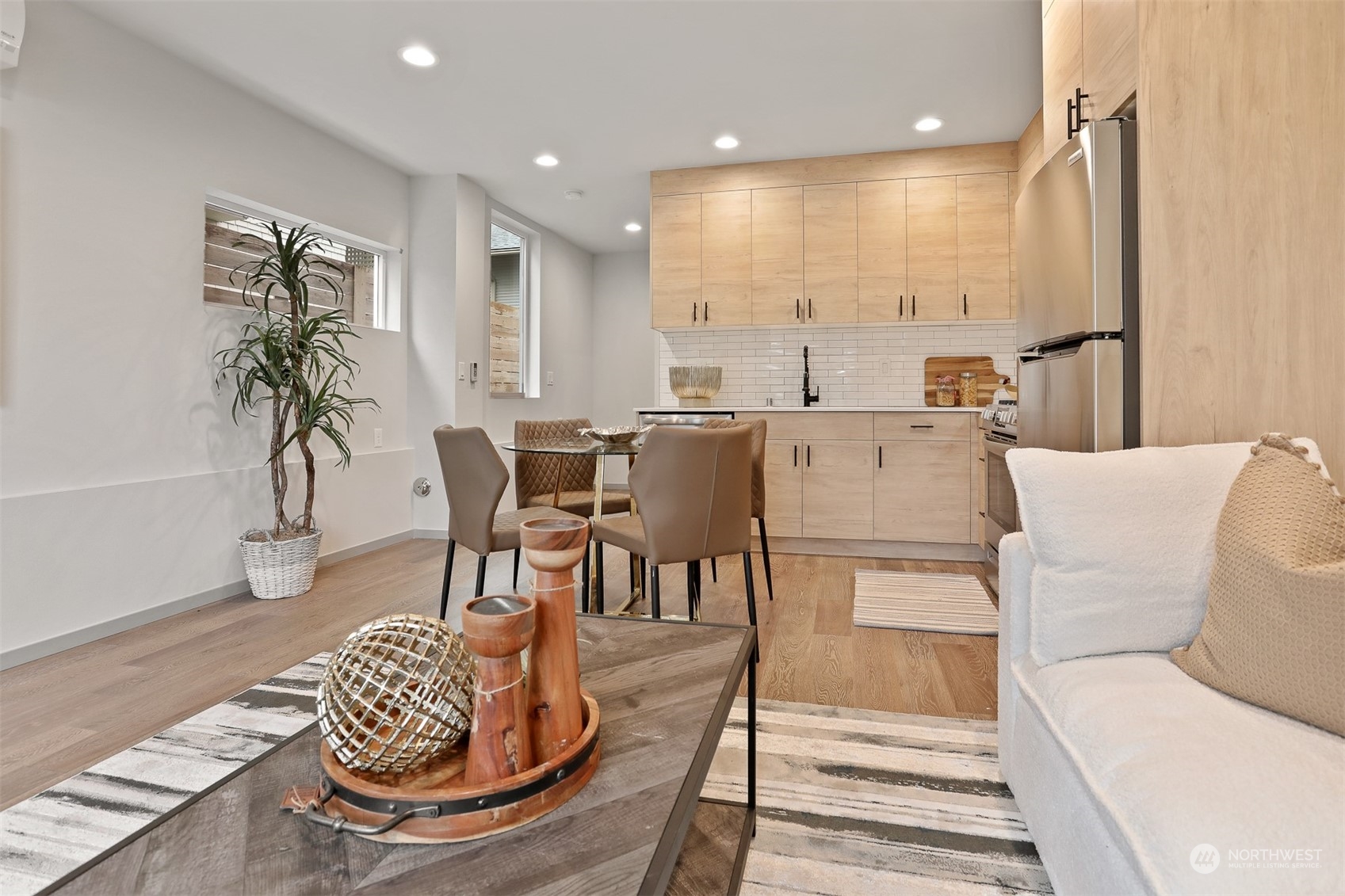 922 North 49th Street, Unit B Seattle, WA 98103 - Photo 6 of 33 Gallery Image 6