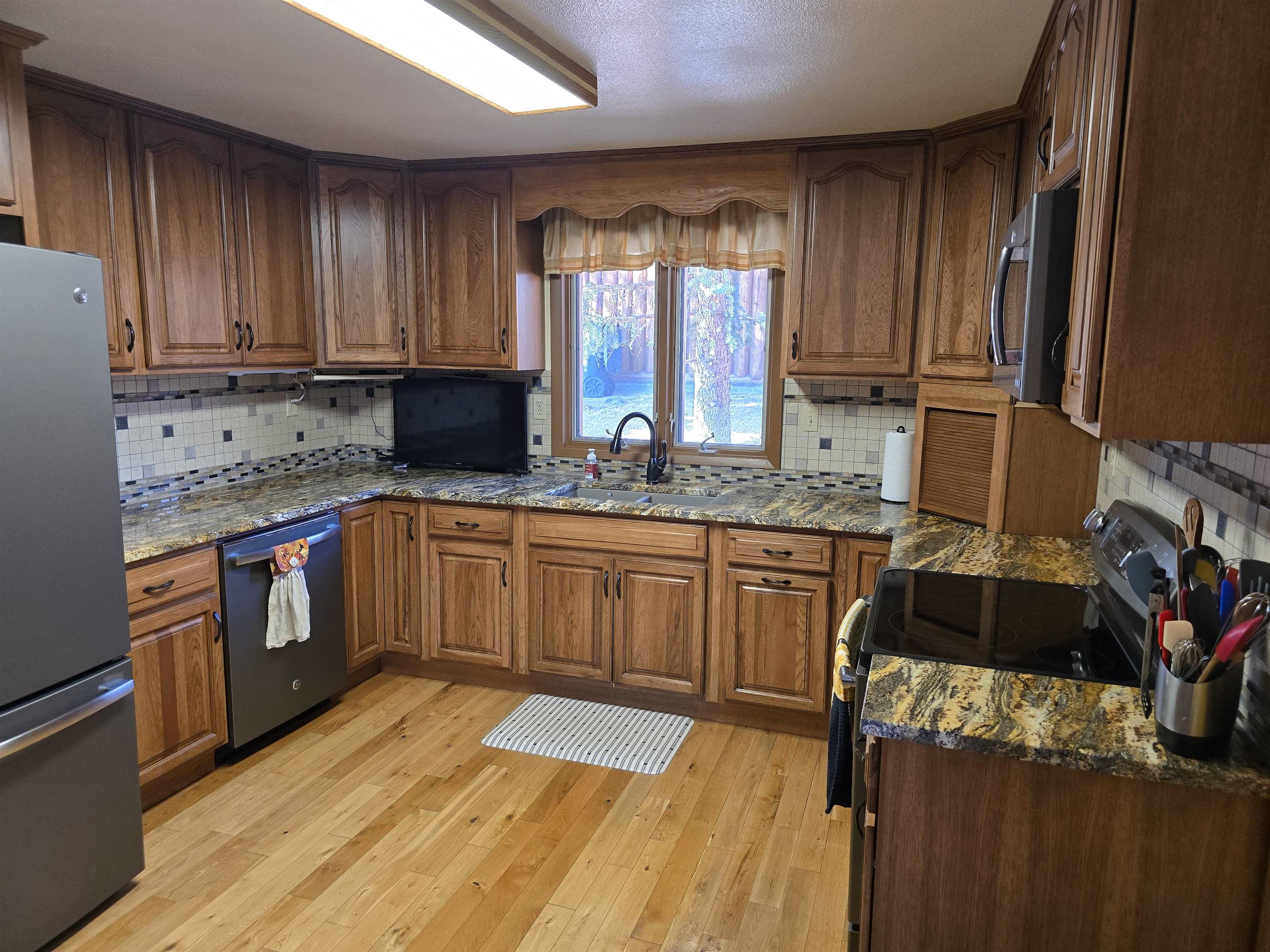 403 West Larsen Street Rawlins, WY 82301 - Photo 2 of 17