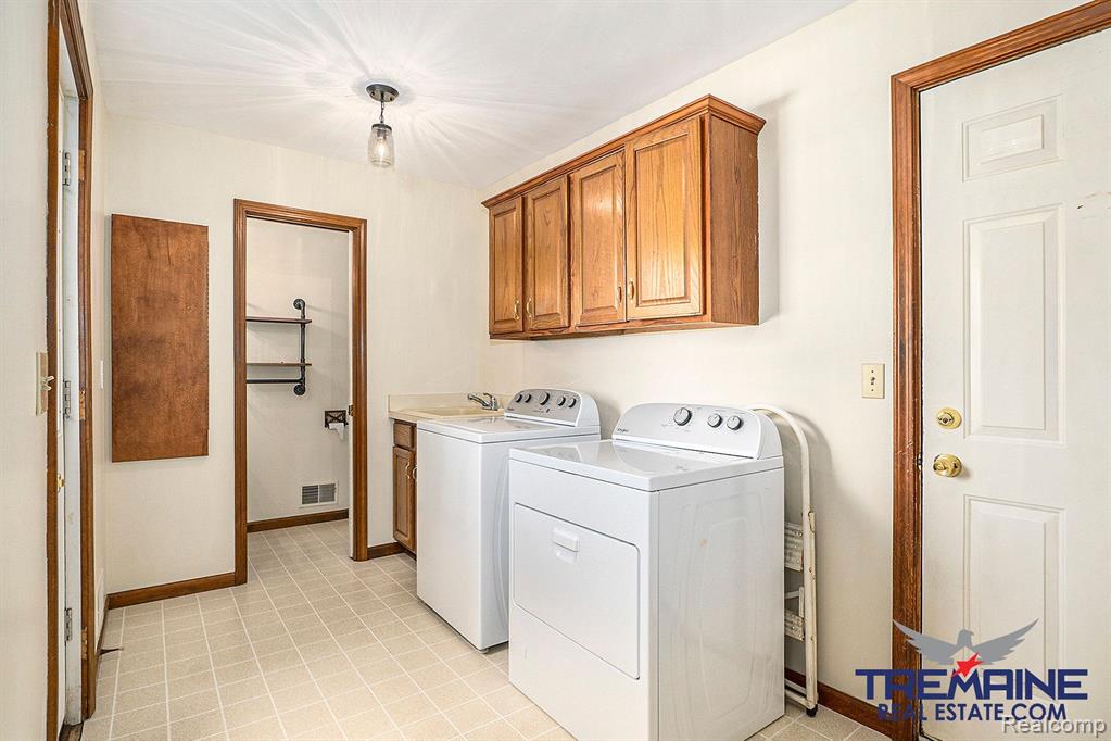 8190 Potter Road Flushing, MI 48433 - Photo 8 of 22