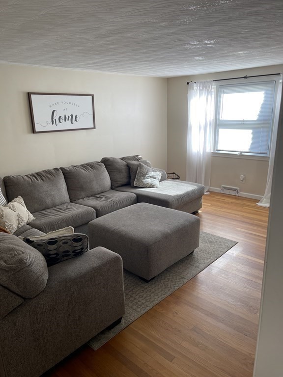 6 Stony Brook Road Springfield, MA 01118 - Photo 8 of 21 Gallery Image 8
