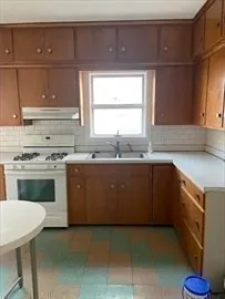 $1,800 | 149 Wood Street, Unit 1, New Bedford, MA 02745