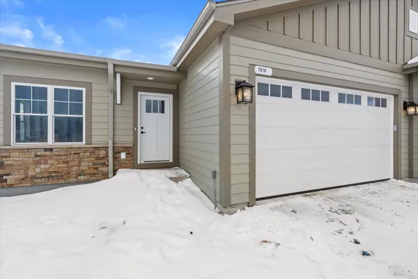 $579,900 | 7010 Stonewood Lane, Lannon, WI 53046