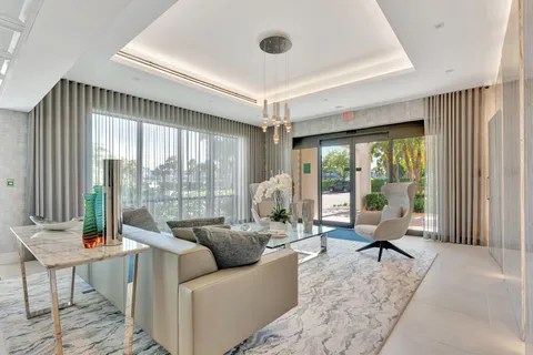 $379,900 | 800 Jeffery Street, Unit 202, Boca Raton, FL 33487