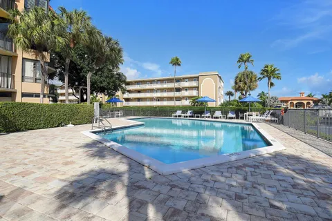 $379,900 | 800 Jeffery Street, Unit 202, Boca Raton, FL 33487