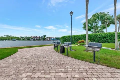 $379,900 | 800 Jeffery Street, Unit 202, Boca Raton, FL 33487
