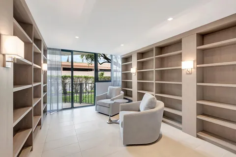 $379,900 | 800 Jeffery Street, Unit 202, Boca Raton, FL 33487