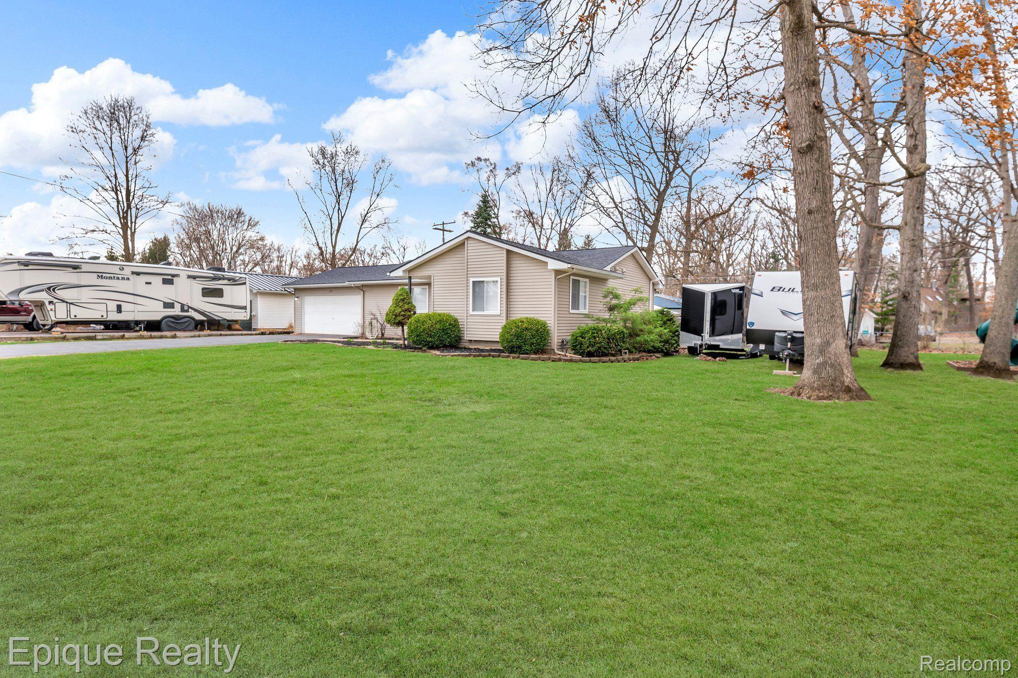 335 Delaware Road Whitmore Lake, MI 48189 - Photo 4 of 31 Gallery Image 4