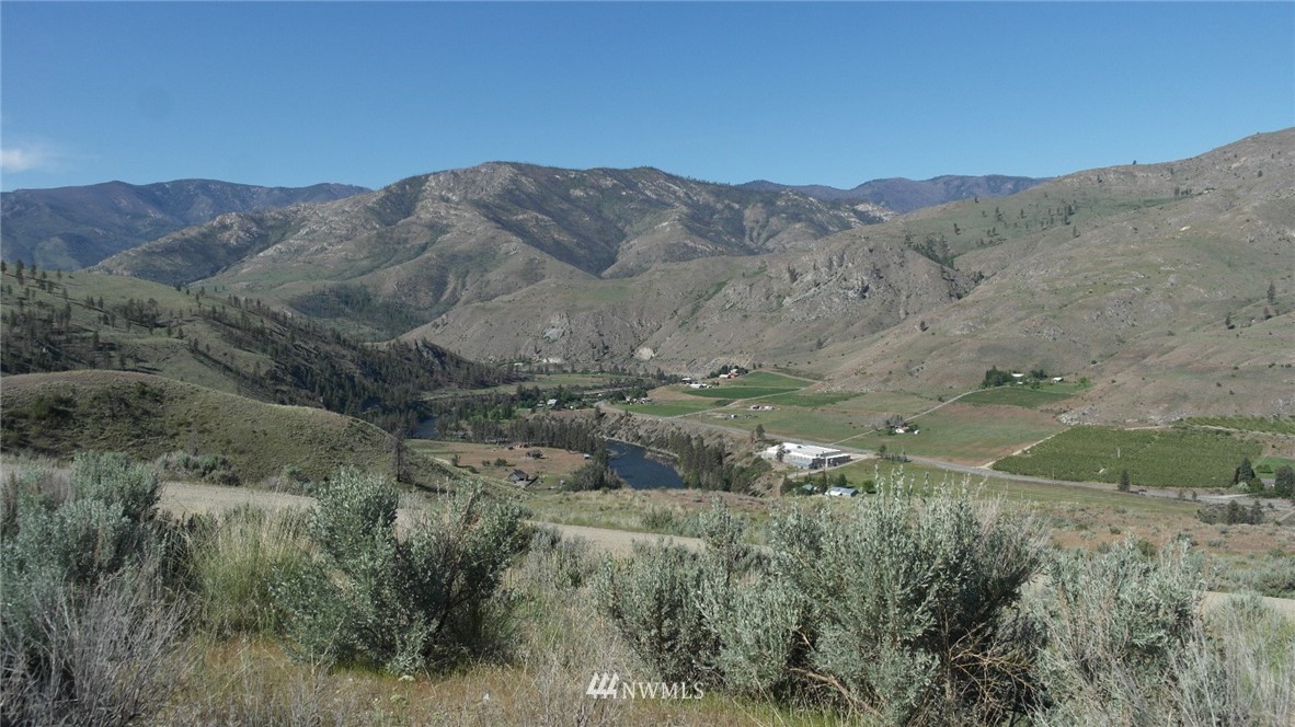 7 Cowboy Road Pateros, WA 98846 - Photo 1 of 31 a view of a top of mountains in the distance