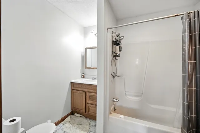 $725,000 | 39 Valley Lane, Amherst, MA 01002