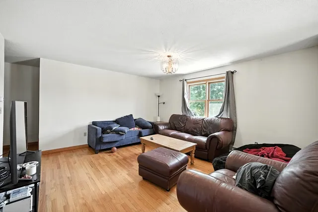 $725,000 | 39 Valley Lane, Amherst, MA 01002