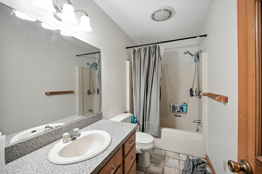 39 Valley Lane Amherst, MA 01002 - Photo 8 of 25 Gallery Image 8