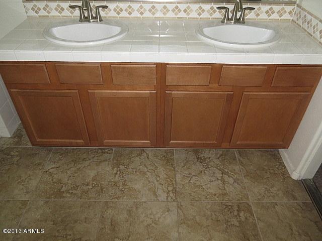 10205 West Chipman Road Tolleson, AZ 85353 - Photo 29 of 43 023-302581 - master bathroom-001