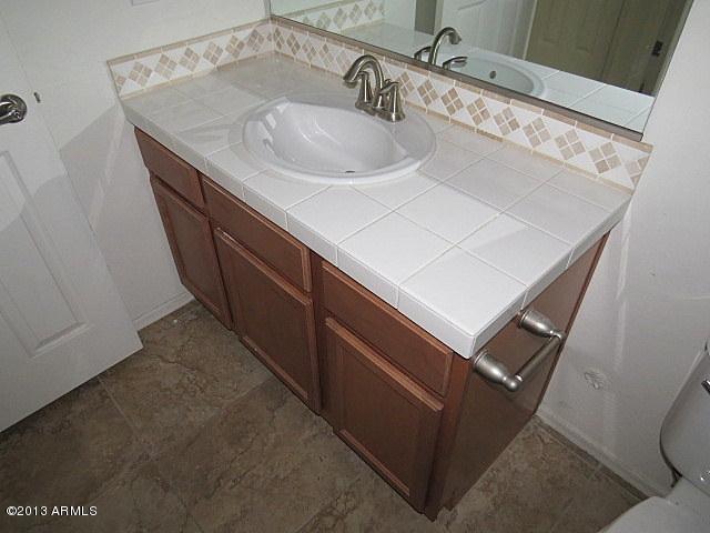 10205 West Chipman Road Tolleson, AZ 85353 - Photo 39 of 43 023-302581 - guest bathroom-002