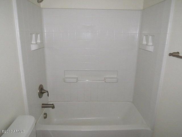 10205 West Chipman Road Tolleson, AZ 85353 - Photo 40 of 43 023-302581 - guest bathroom-001