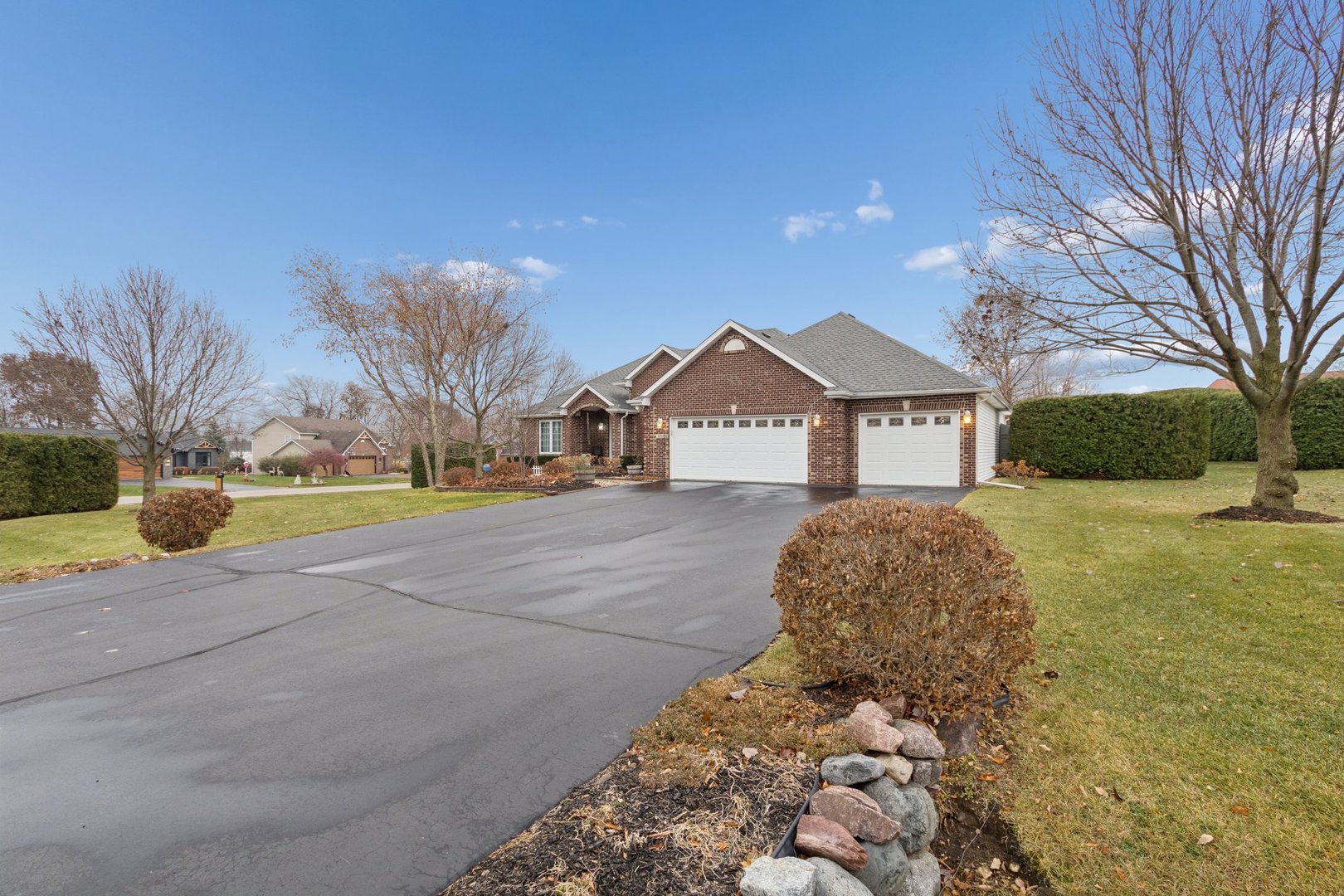 638 Merrion Road Roscoe, IL 61073 - Photo 2 of 63