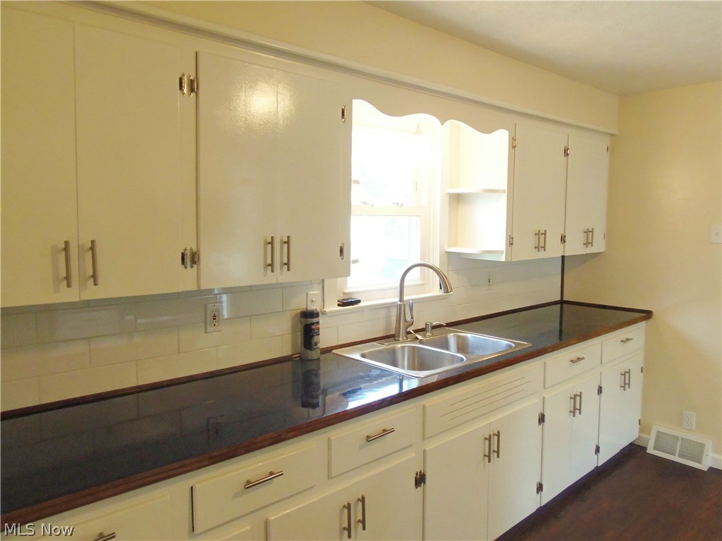 3037 Derling Road Akron, OH 44319 - Photo 9 of 33