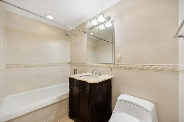 $1,025,000 | 133-38 Sanford Avenue, Unit 10D | Flushing