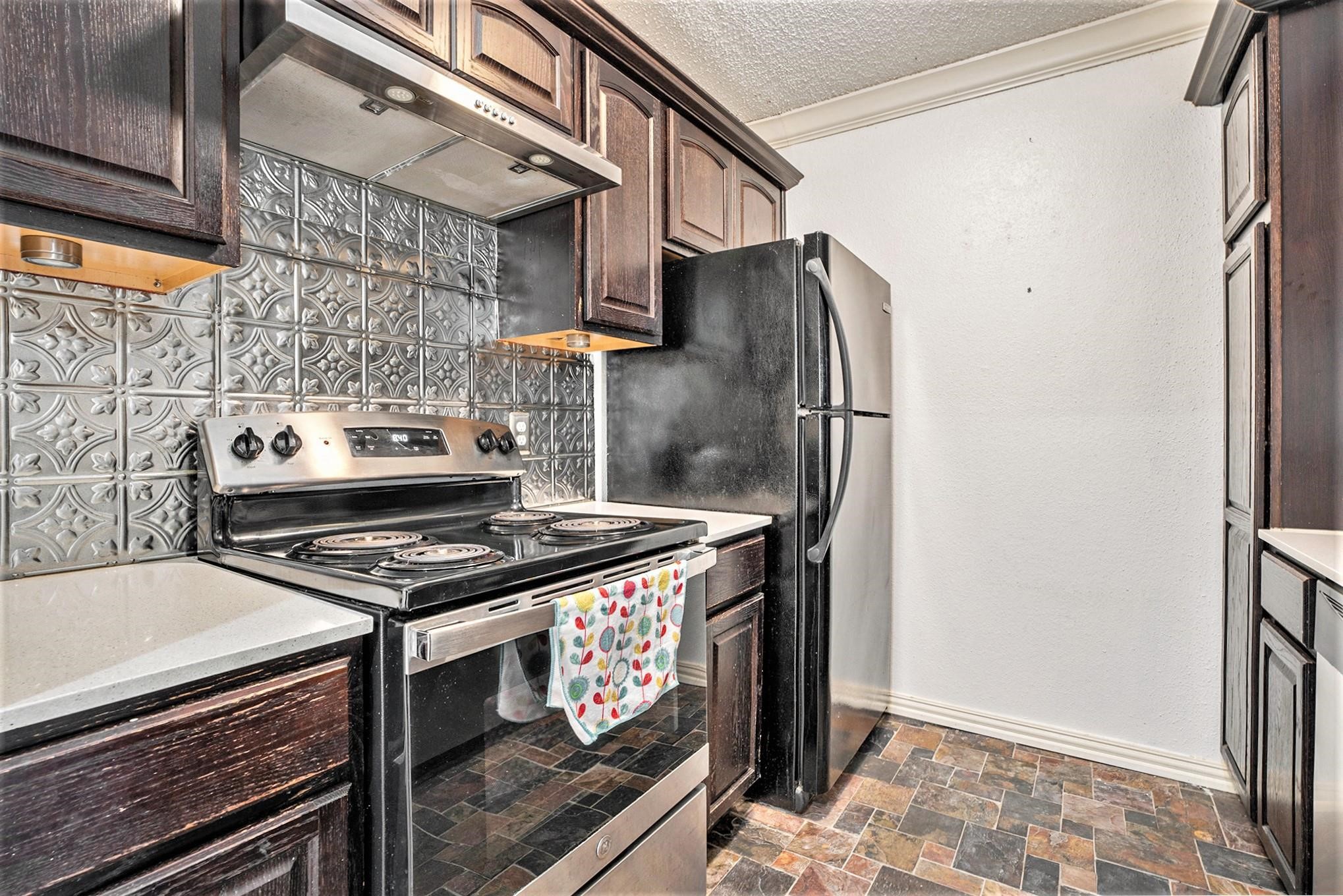 1500 Bay Area Boulevard, Unit 170 Houston, TX 77058 - Photo 8 of 18 Refrigerator Included.