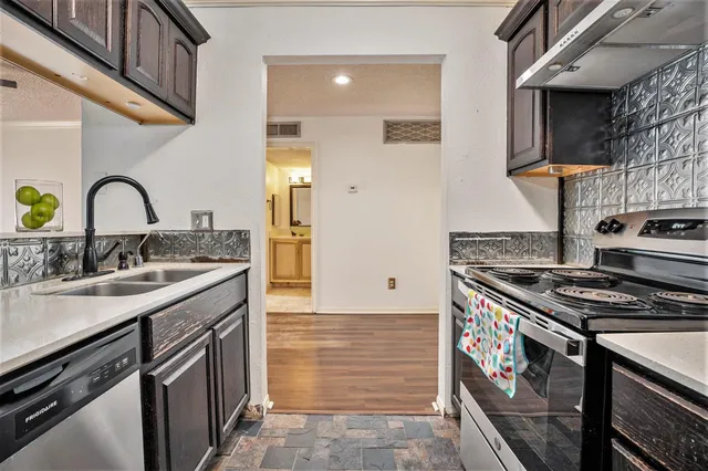 $1,000 | 1500 Bay Area Boulevard, Unit 170, Houston, TX 77058