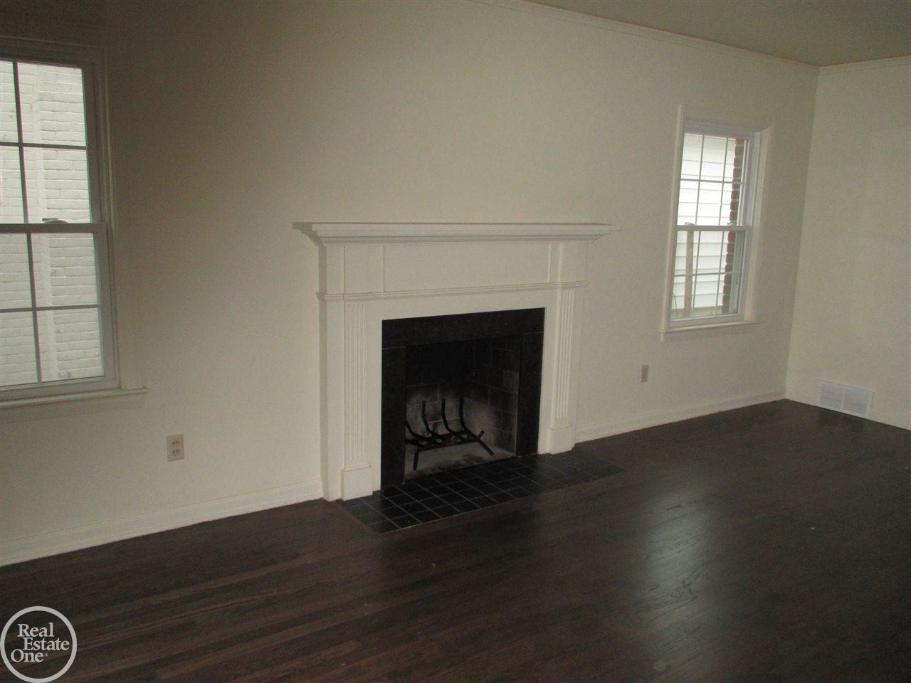 1323 Hampton Road Grosse Pointe Woods, MI 48236 - Photo 11 of 40