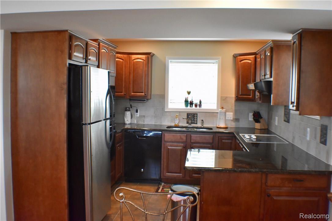 29651 Curtis Road Livonia, MI 48152 - Photo 9 of 47 fullsizeoutput_3d5f.jpeg