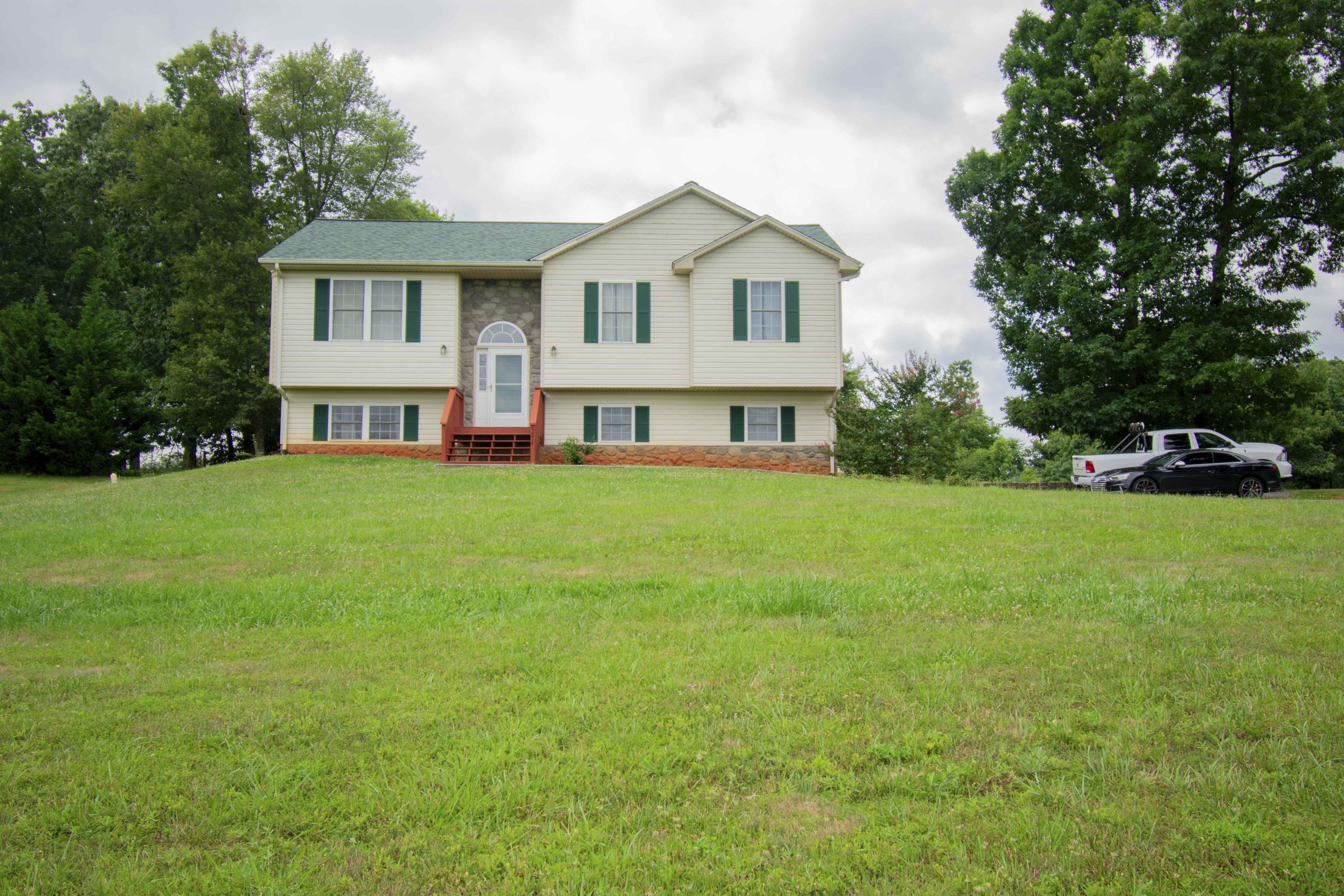 5474 Stewartsville Road Moneta, VA 24121 - Photo 1 of 25 Front Entrance