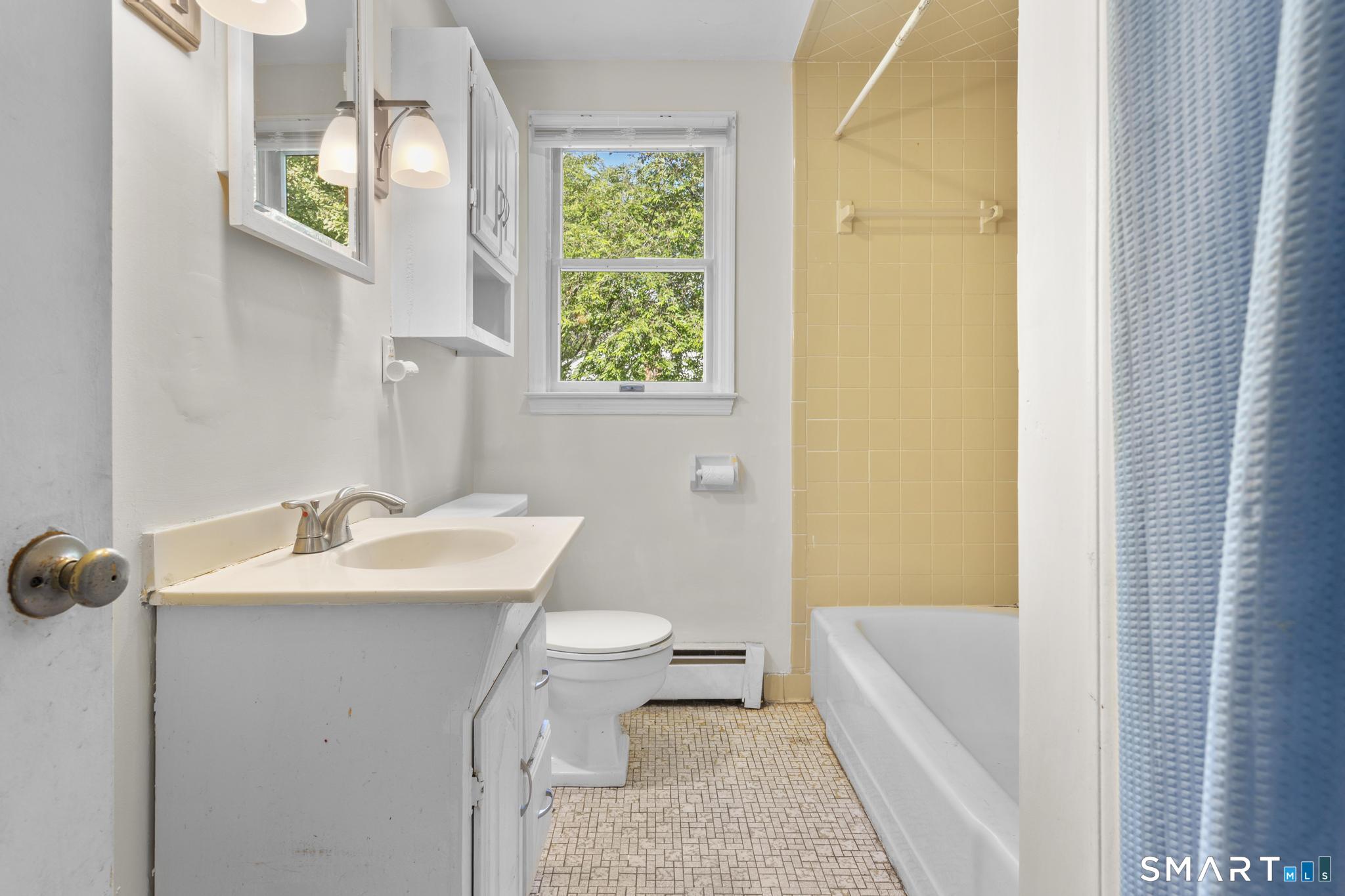27 Allen Street Enfield, CT 06082 - Photo 7 of 32