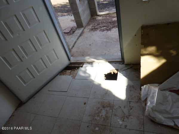 102 Rattlesnake Road Ash Fork, AZ 86320 - Photo 11 of 21 P1030567