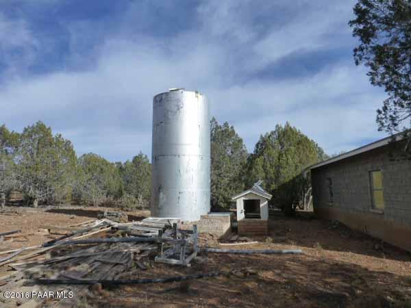 102 Rattlesnake Road Ash Fork, AZ 86320 - Photo 16 of 21 P1030575